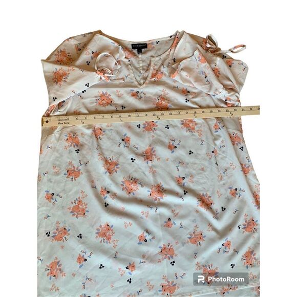 Lane Bryant Split Neck Bell Sleeve Floral Tunic - Picture 8 of 8